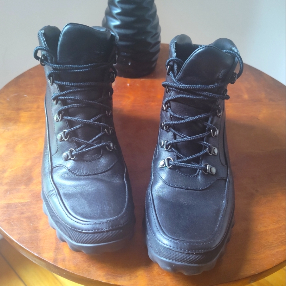 Timberland women's leather 6-eyelet hiking boots